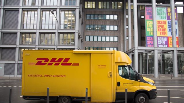 DHL gaat klimaatvriendelijker vervoeren met behulp van hogere rolcontainers