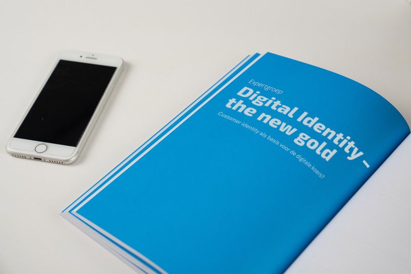 Pagina in boek Digital Identity