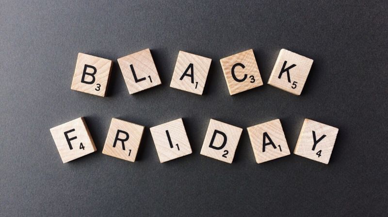 Scrabble blokjes in Black Friday