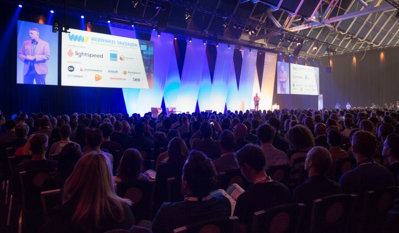 Wijnand op het podium bij de Webwinkel Vakdagen 2019