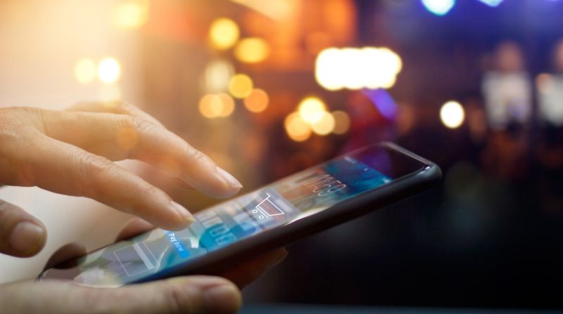 Helft consumenten verwacht in 2024 meeste online aankopen via mobiel te doen