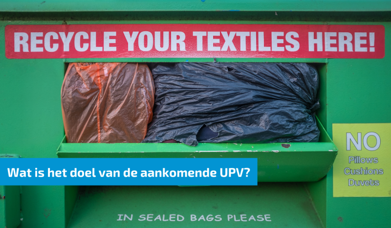 Kleding in afvalbak